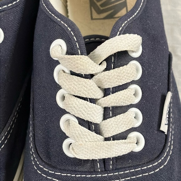 Vans mens 6 / Women’s 7 1/2 Classic Canvas lace-up Sneakers - Picture 14 of 15